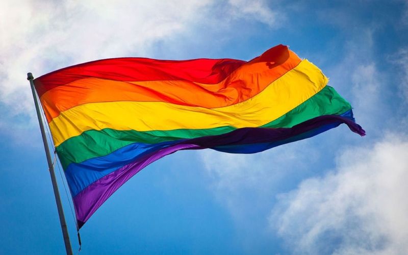 mavrična zastava, gej, hhomoseksualec, lgbt, parada ponosa.jpg