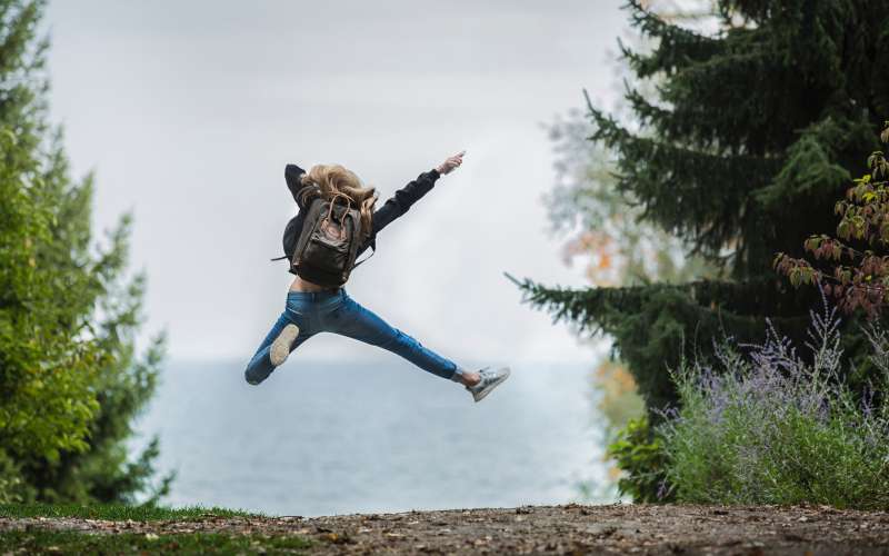 backpack-blonde-hair-blur-214574.jpg