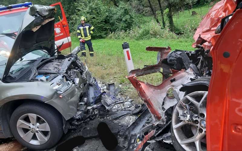 prometna nesreča, zverižena pločevina, čelno trčenje, paka pri velenju