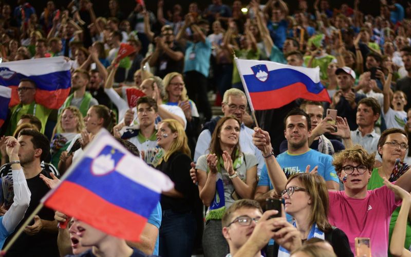 slovenski navijaci mm.jpg