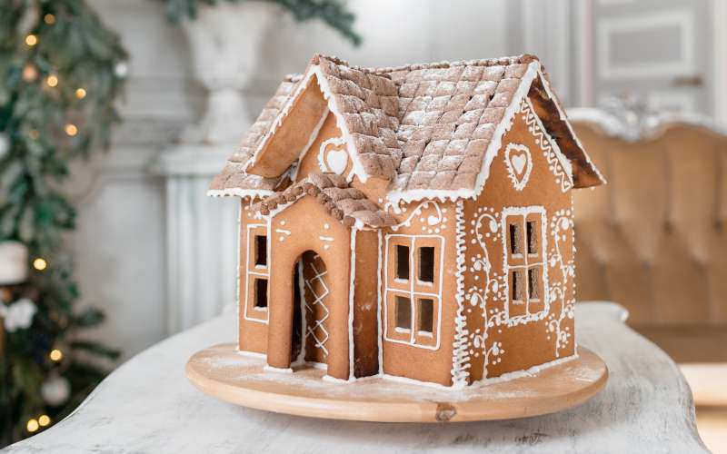 medena-hiška, medena-hišica, hiška-iz-medenega-testa, gingerbread-house