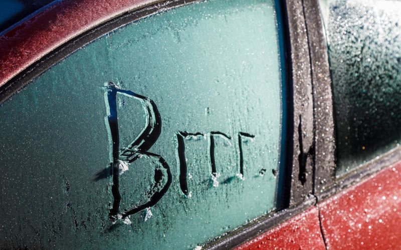 mraz, šipa, avto, led.jpg