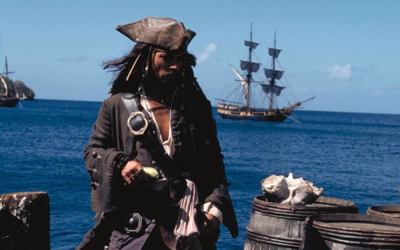 V filmski uspešnici Pirati s Karibov blesti Johnny Depp.