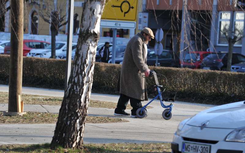 starost, upokojenci, zdravje, osamljenost