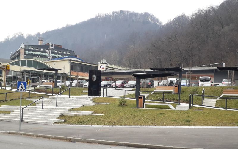 Trbovlje park pošta.jpg