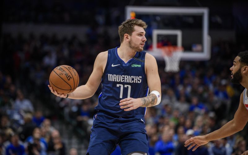 luka doncic dallas 3 re.jpg
