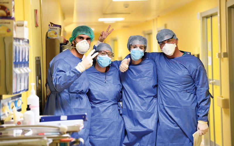 korona1 vodilna - reuters.jpg