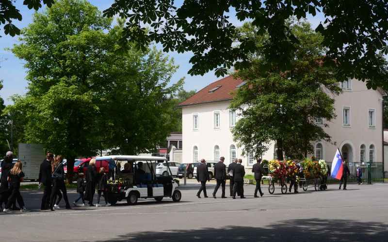 pogreb elsner.JPG
