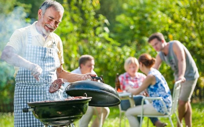 bbq-family-in-the-garden.jpg