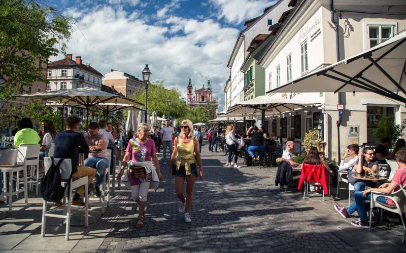 ljubljana, ljudje, petkovškovo nabrežje.jpeg