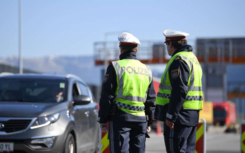 avstrija policija, nemško-avstrijska meja.jpeg