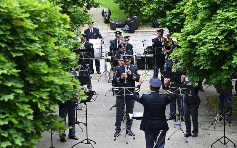 dom-starejših-rakičan, koronavirus, policijski-orkester