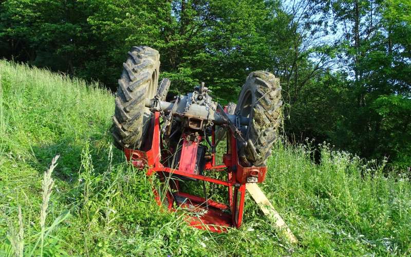 traktor, nesreča-s-traktorjem, delovna-nesreča, brežice