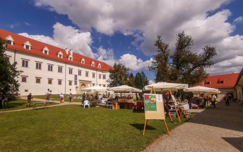 grad-negova, negova, festival-ljubezni, zeliščarski-dan