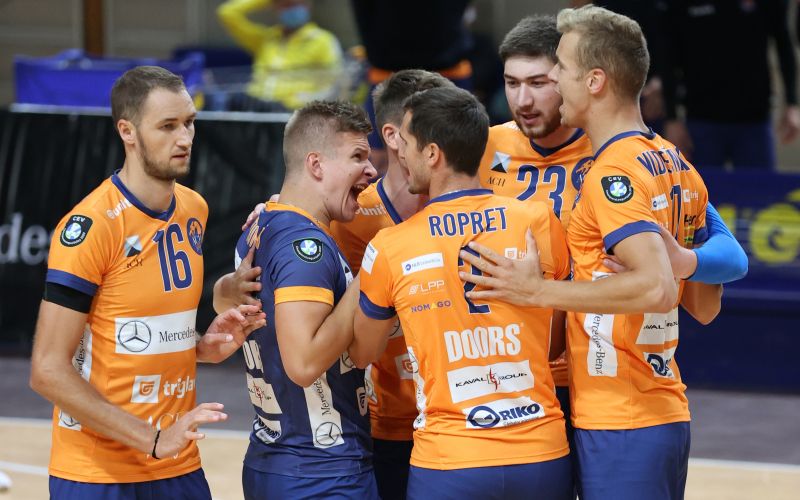 ach volley.JPG