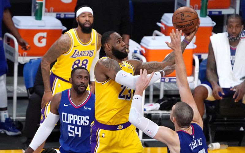lebron james reuters re.JPG