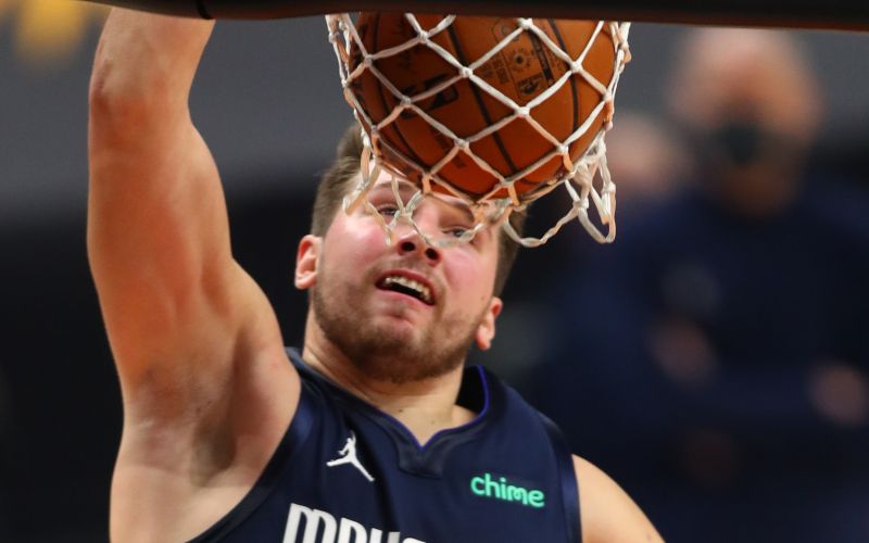 2020-12-24T061837Z_508527967_MT1USATODAY15356210_RTRMADP_3_NBA-DALLAS-MAVERICKS-AT-PHOENIX-SUNS.JPG