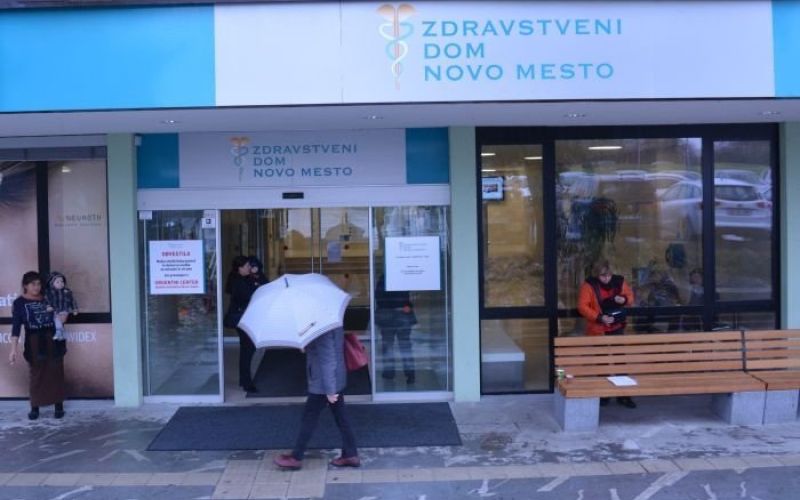 zdravstveni_dom_novo_mesto_vhod.jpg