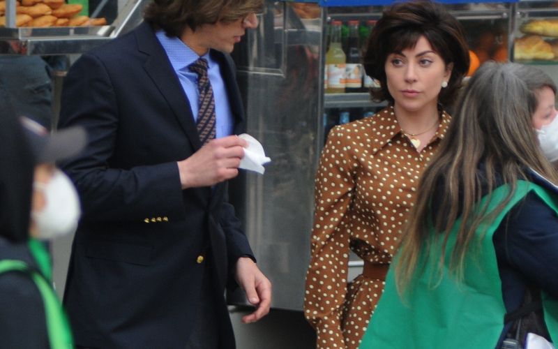 lady gaga adam driver milano piazza duomo.jpg