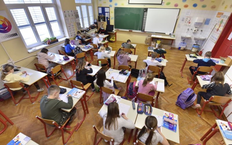 šola, pouk, otroci, šolanje, razred, učilnica.jpg