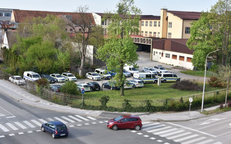 parkirišče-policija