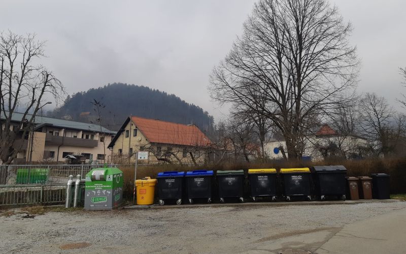 ZBIRALNICA NA GOLOVCU.jpg