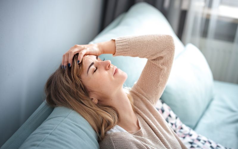 ženska, žalost, zaskrbljenost, glavobol