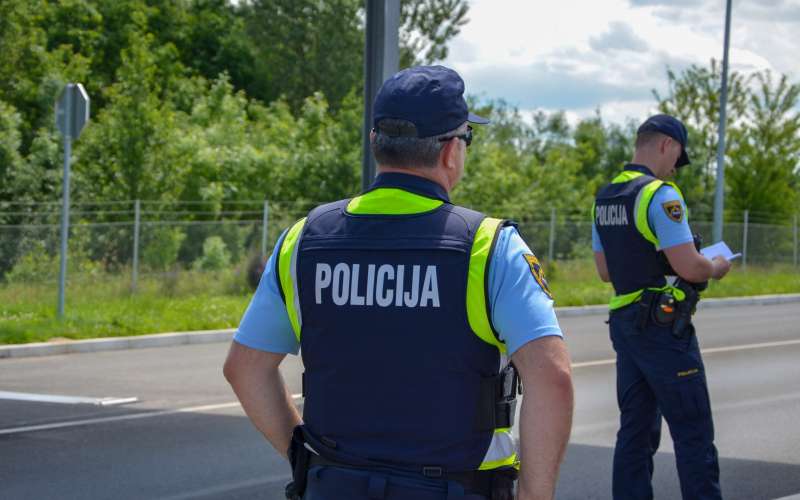 policija