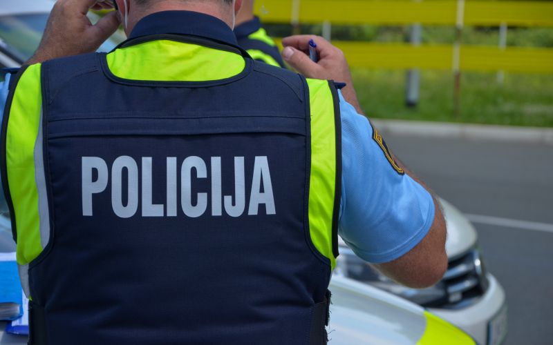 policija