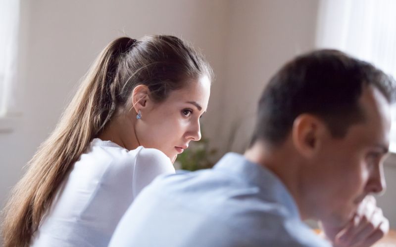 laž, lažnivec, sumničav