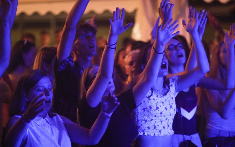 ropoča, veselica, skupina-prestiž, nina-donelli