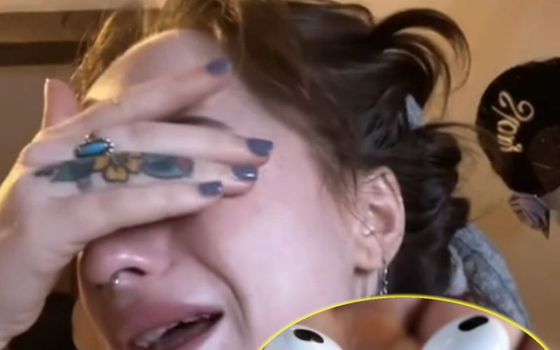 carli, tiktok, slušalka, airpod