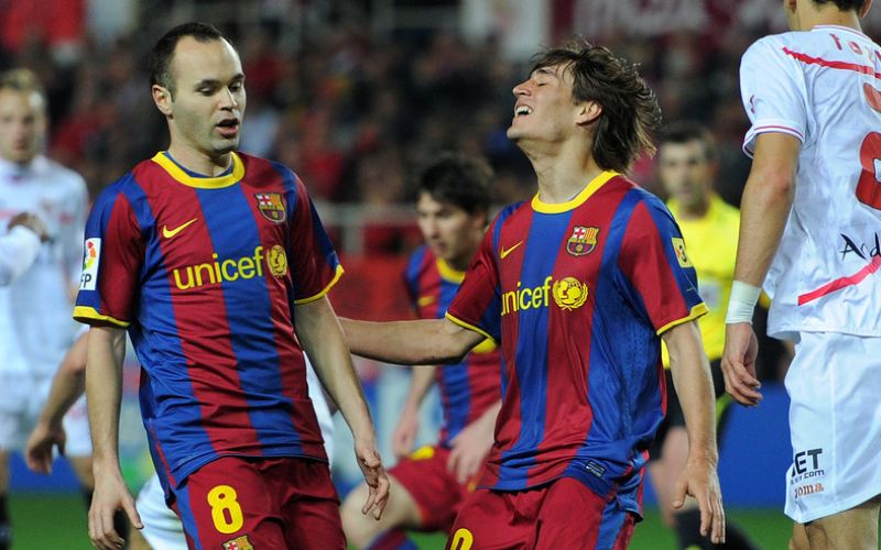krkic iniesta.jpg