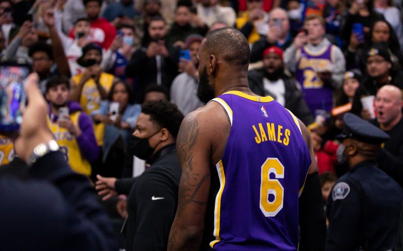 lakers lebron.jpg