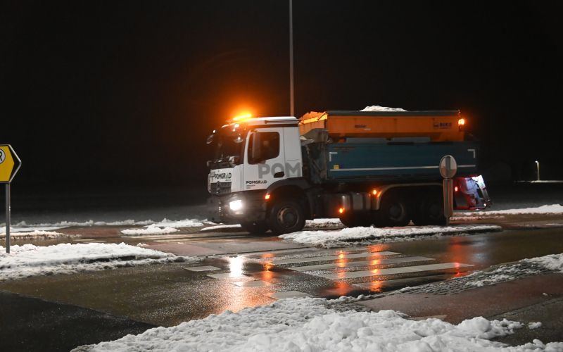 plužne-službe, pomgrad, promet, zima, ceste, pluženje