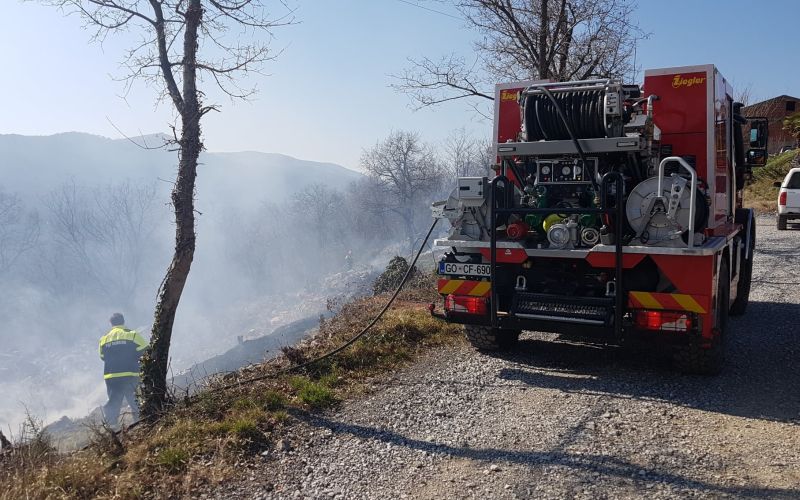 požar, travnik, požarišče, gasilci