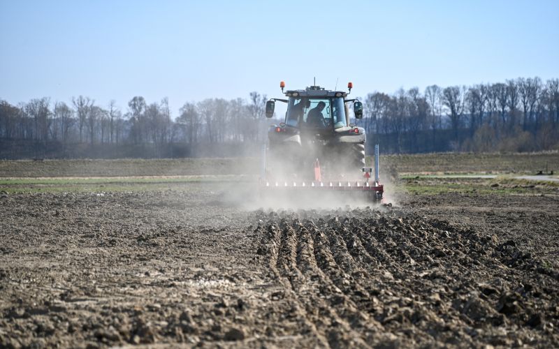 poljedeljstvo, kmetovanje, suša, traktor, njiva