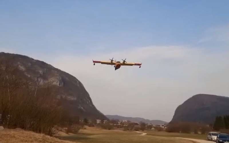 canadair, bohinjsko jezero.jpg