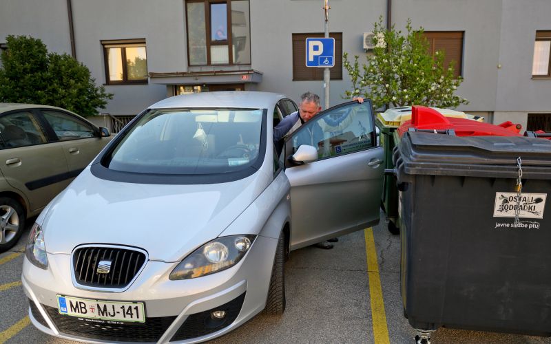 kraigherjeva-ulica, parking