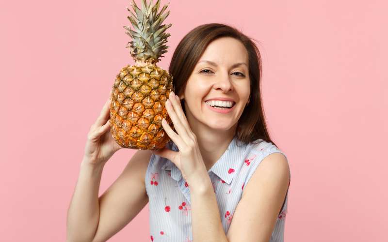 ananas,ženska