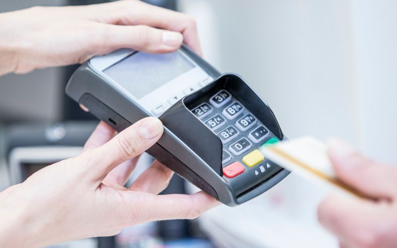 kartica, plačilo, pos terminal.jpg