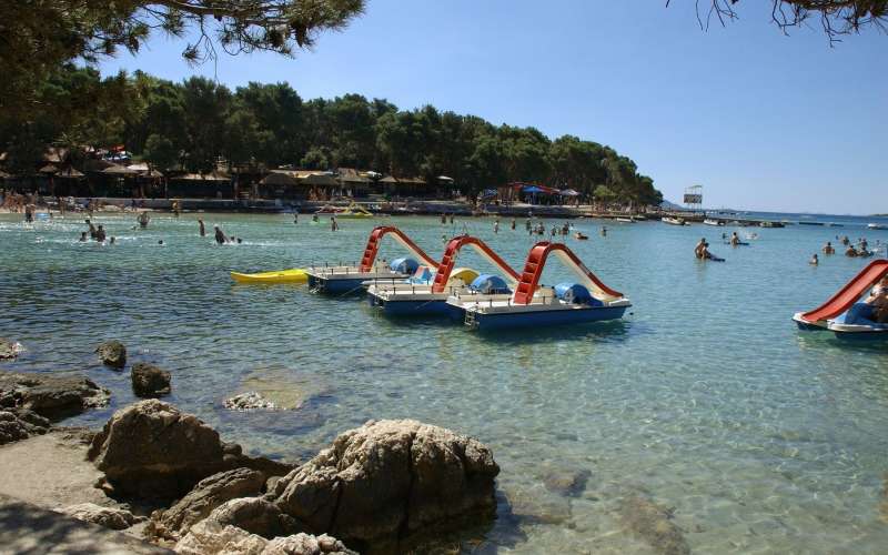 biograd na moru, morje, plaža, kopanje.jpg