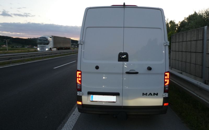 kombi, pomurska avtocesta, migranti