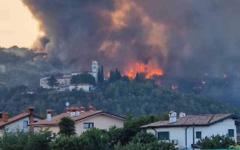 požar na krasu, mirenski grad