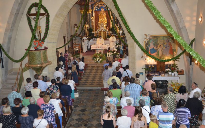 praznik-marijinega-vnebovzetja, grad, velka-meša, kramarski-sejem