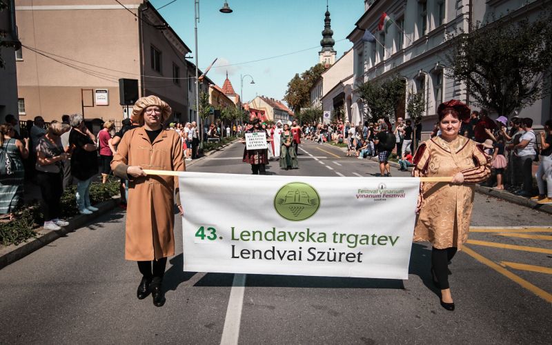 lendava, trgatev