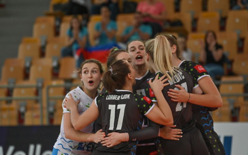 slovenija odbojka ženske reprezentanca.jpg