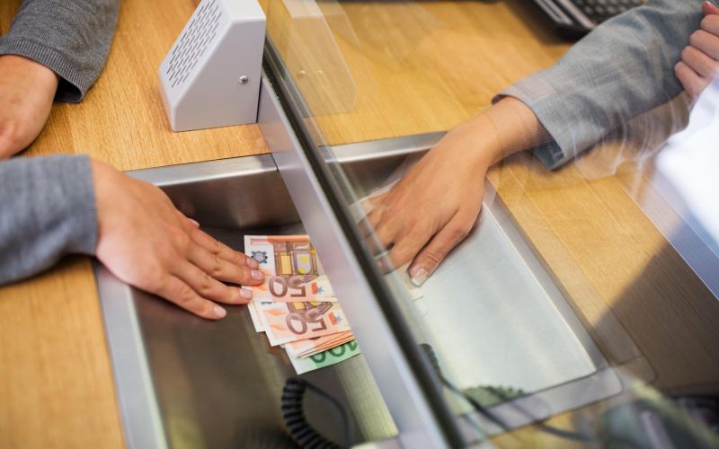 denar, banka, bankovci.jpg