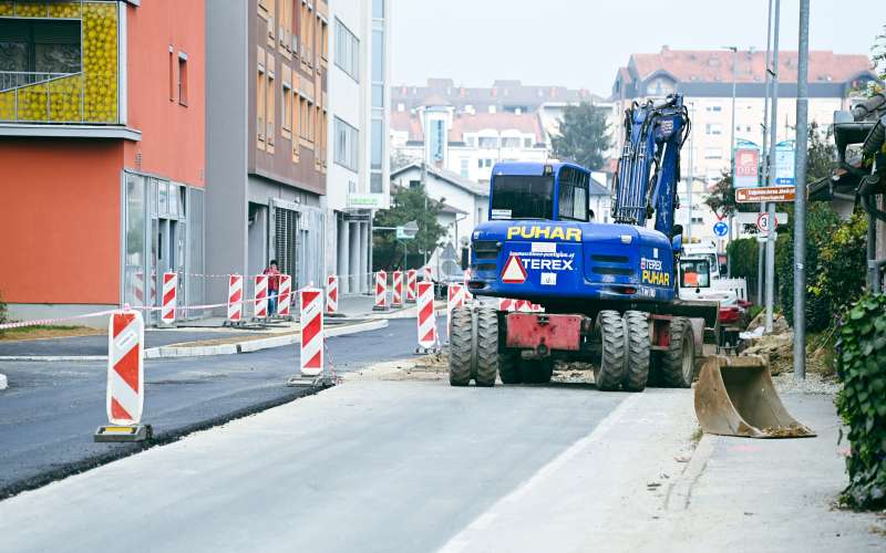 gradbišče, delovišče, pomgrad, delo-na-cesti, promet, prometni-znak