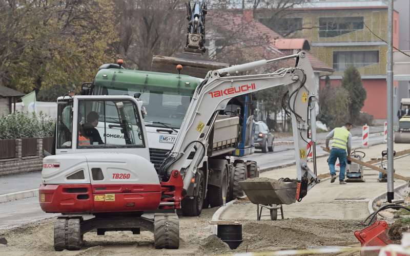 gradbišče, delavci, cesta, gradnja, pomgrad, asfalt